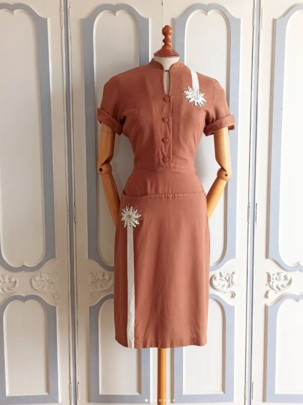 ✨ Exquisite 1940s Brown Rayon Rhinestones Dress ✨